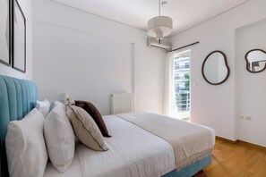 1 bedroom, desk, iron/ironing board, free WiFi - The Glyfada Getaway – 3BR with Balcony (Glyfada)