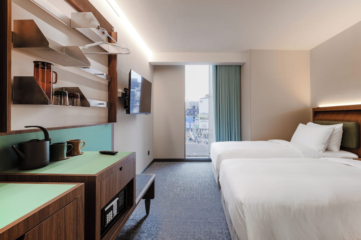 In-room safe, blackout drapes, free WiFi