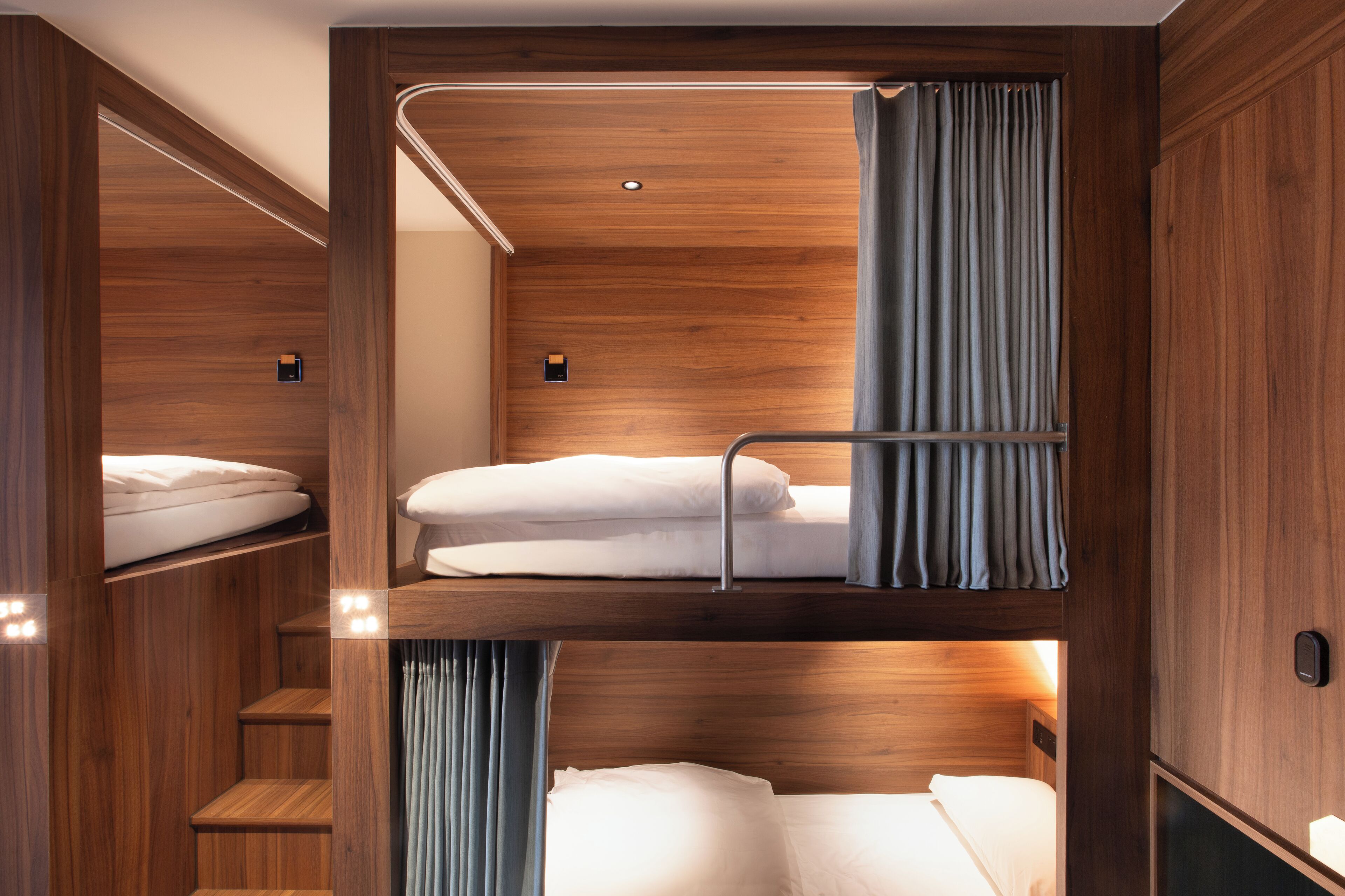 共同ドミトリー 男女共用ドミトリー 禁煙 | セーフティボックス (室内)、遮光カーテン、WiFi (無料)、ベッドシーツ