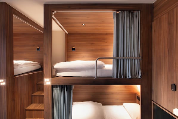 Shared Dormitory, Mixed Dorm, Non Smoking | Peti besi dalam bilik, langsir/tirai gelap terus, Wi-fi percuma