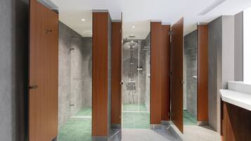 Shared Dormitory, Mixed Dorm, Non Smoking | Bathroom | Free toiletries, hair dryer, slippers, towels