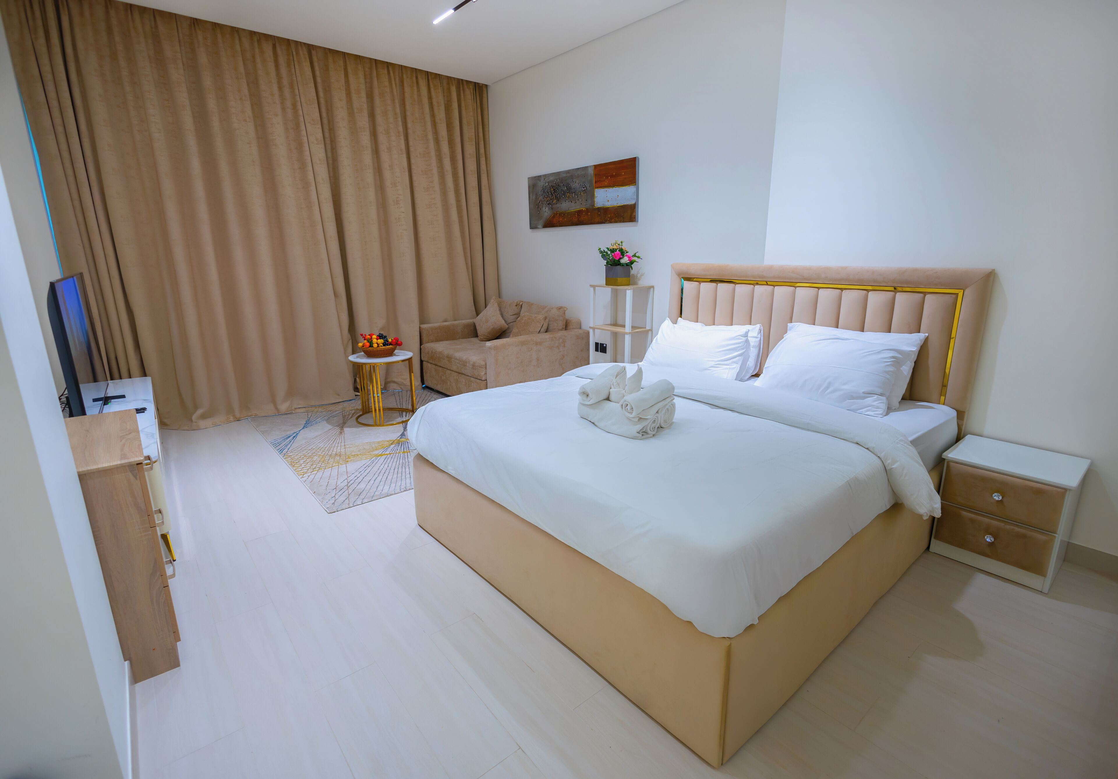 In-room safe, iron/ironing board, WiFi, bed sheets