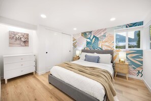 Desk, iron/ironing board, WiFi, bed sheets