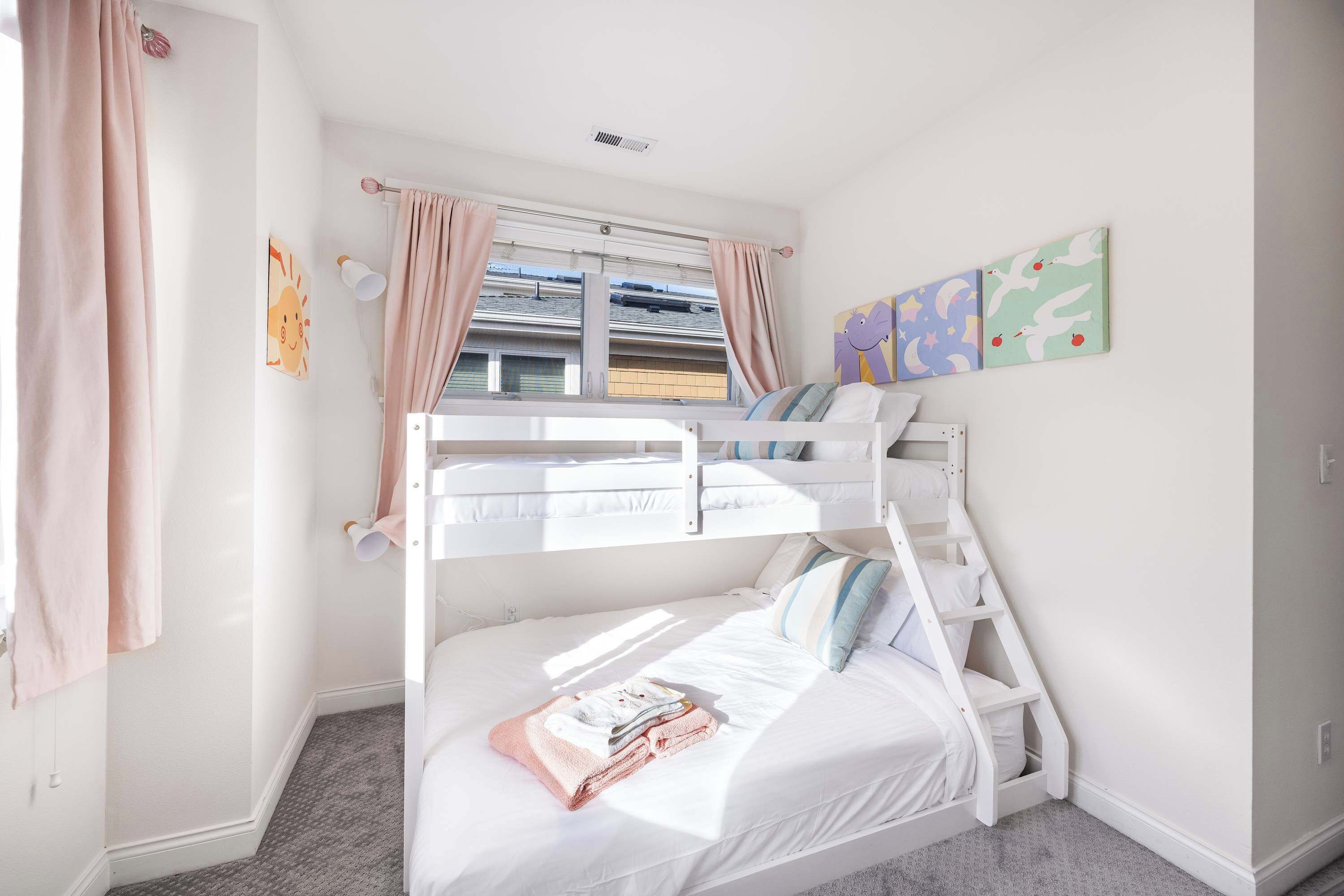 3 bedrooms, desk, iron/ironing board, WiFi