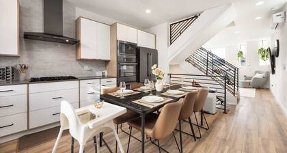 2022 Modern 3BR, Tesla Charger, City Views