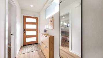 3 bedrooms, desk, iron/ironing board, WiFi