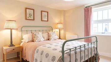 Iron/ironing board, free WiFi, bed sheets