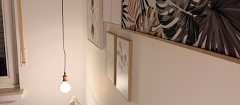 Lovingly designed & renovated apartment! Good transport connections