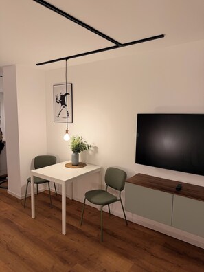 Dining - Lovingly designed & renovated apartment! Good transport connections (Recklinghausen)