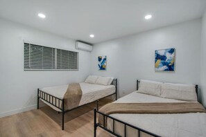 Desk, iron/ironing board, WiFi, bed sheets - 2Bd/2Bth Close To South Coast Plaza | Restaurants (Santa Ana)