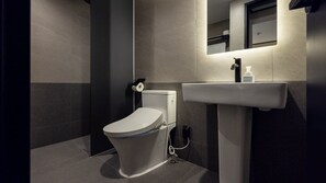 A modern bathroom with a toilet, a sink, and a mirror. - Mitasuya Ryokan Hotel by Anook Pyeongtaek Station (Pyeongtaek)