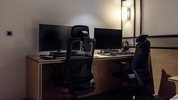 2PC | Premium bedding, individually decorated, free WiFi, bed sheets