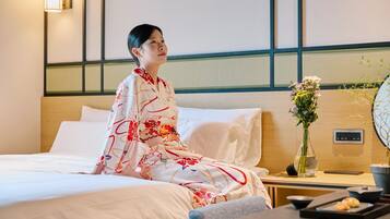 Signature1 | Premium bedding, individually decorated, free WiFi, bed sheets