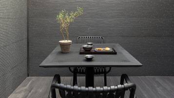 Signature1 | Premium bedding, individually decorated, free WiFi, bed sheets