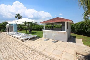 Terrace/patio - Spacious villa with a large veranda and pool (Solarino (SR))