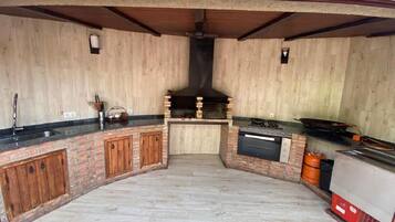 House, 6 Bedrooms, Smoking, Private Pool | Interior