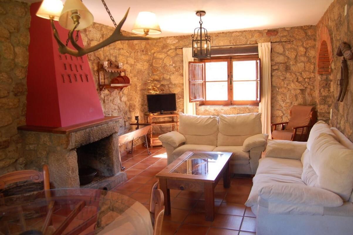 House, 6 Bedrooms, Smoking, Private Pool | Living room