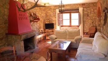 House, 6 Bedrooms, Smoking, Private Pool | Living room