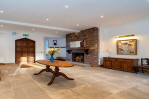 المنشأة من الداخل