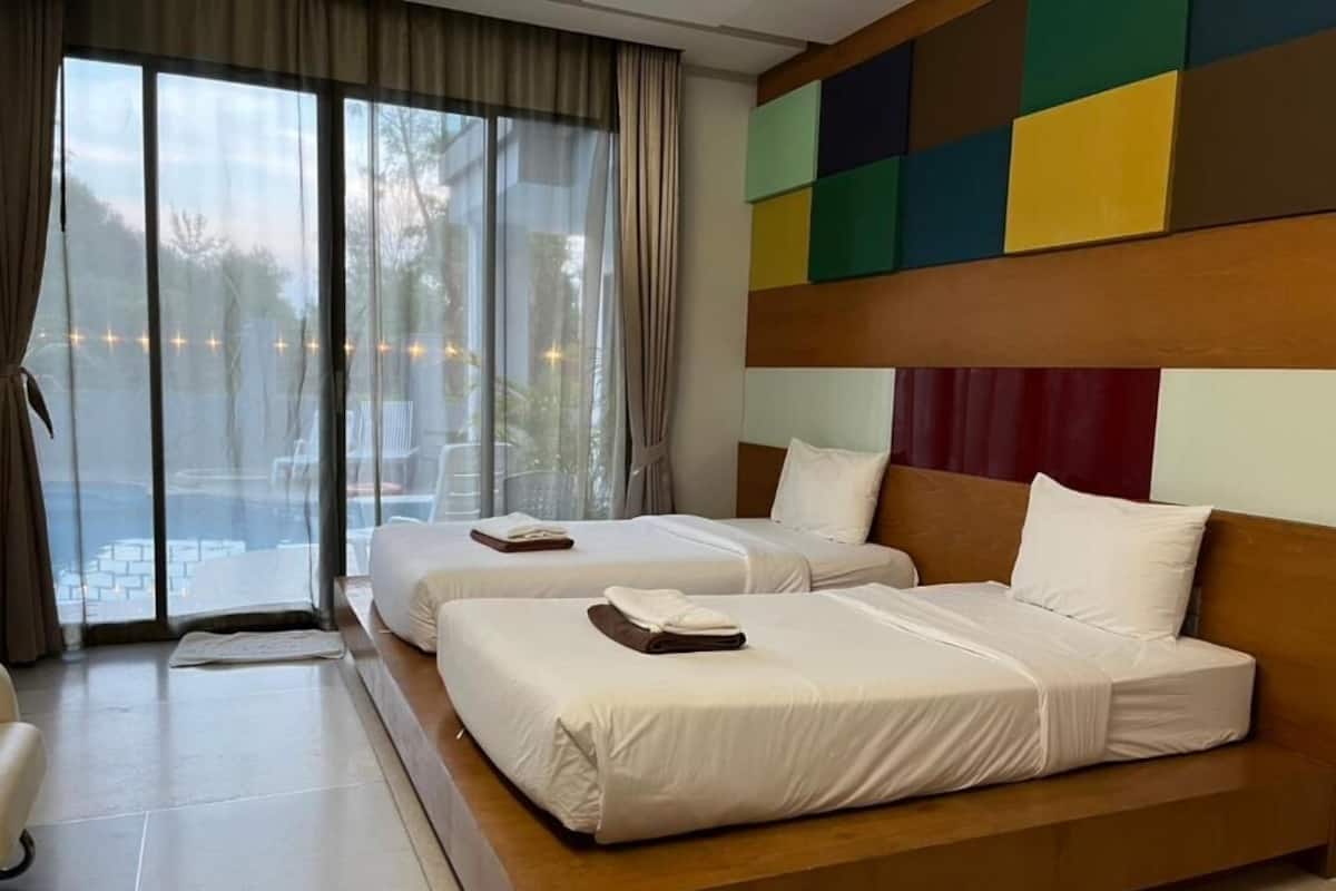 Habitación Deluxe con 2 camas individuales, vista a la alberca | Wifi gratis