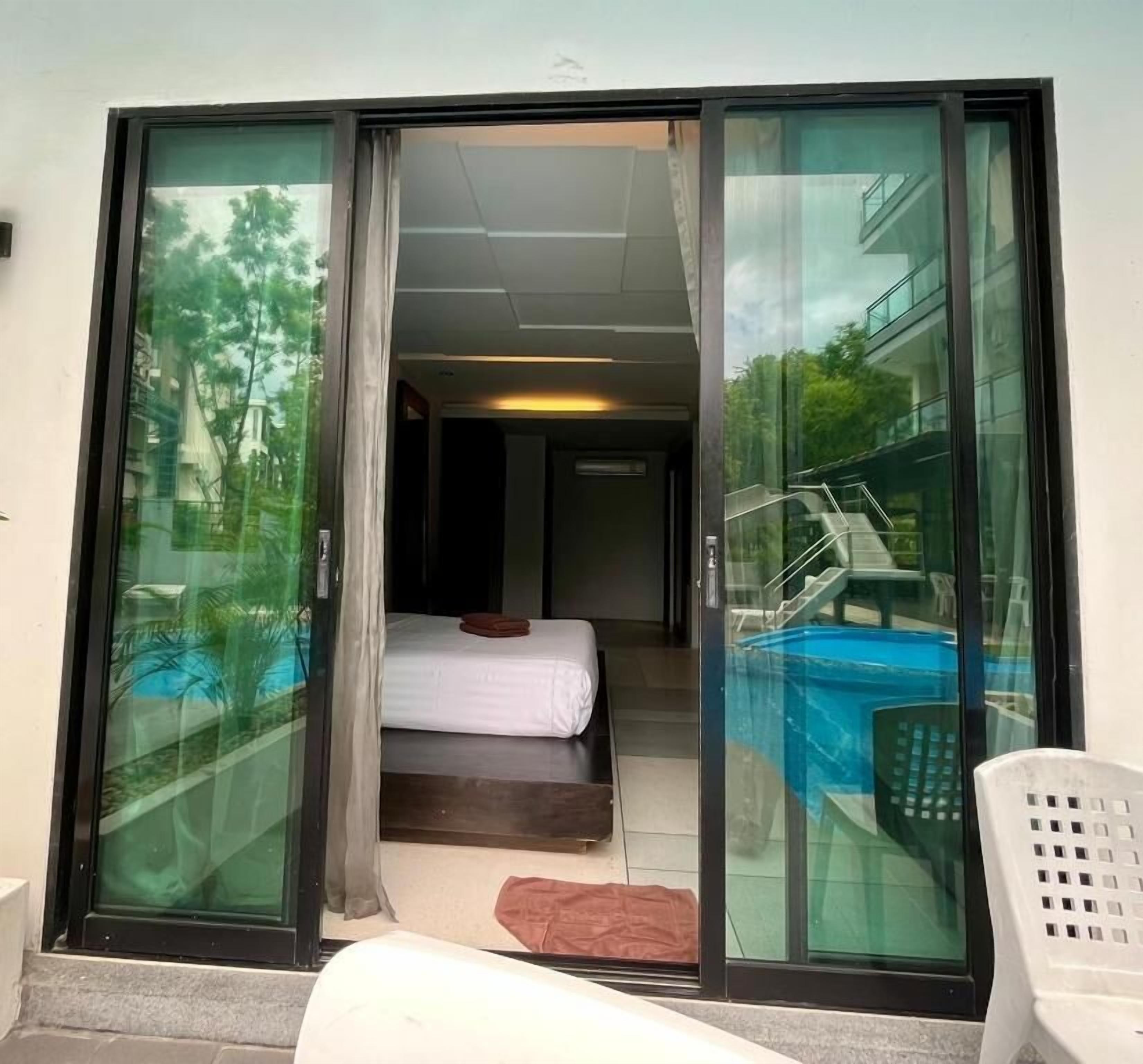 Quarto casal luxo, vista para a piscina | Wi-Fi de cortesia