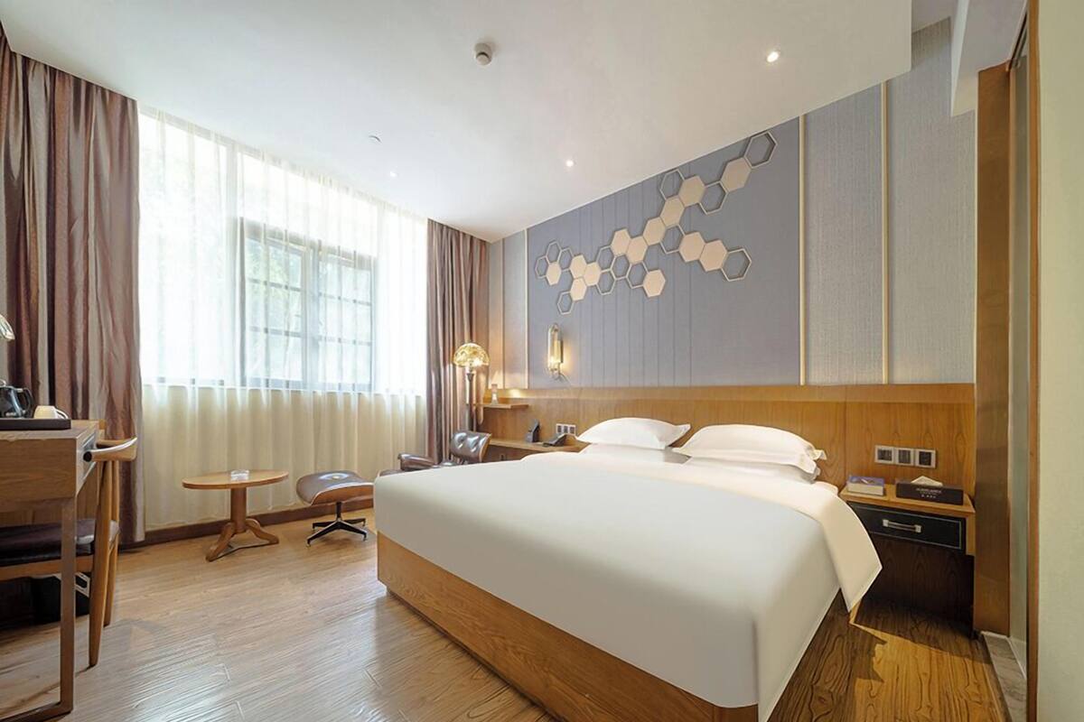 Luxury Double Room | Egyptian cotton sheets, hypo-allergenic bedding, down duvets