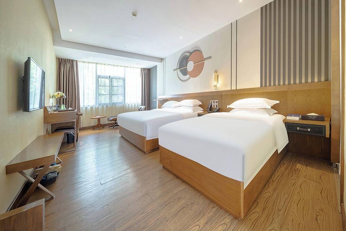 Luxury Twin Room | Egyptian cotton sheets, hypo-allergenic bedding, down duvets
