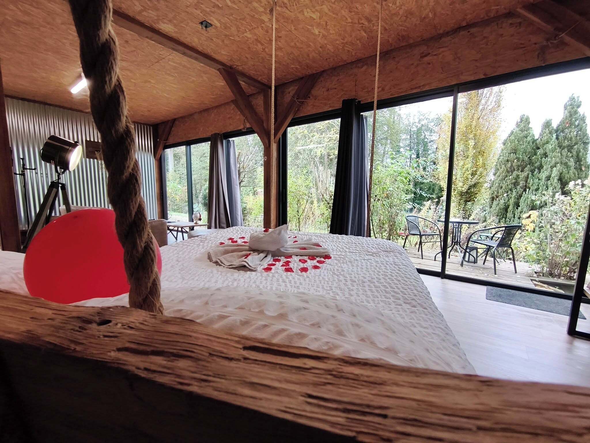 Fer et planche à repasser, Wi-Fi gratuit, draps fournis