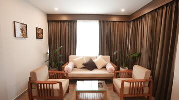 Executive Suite, City View | Desk, laptop workspace, iron/ironing board, free WiFi