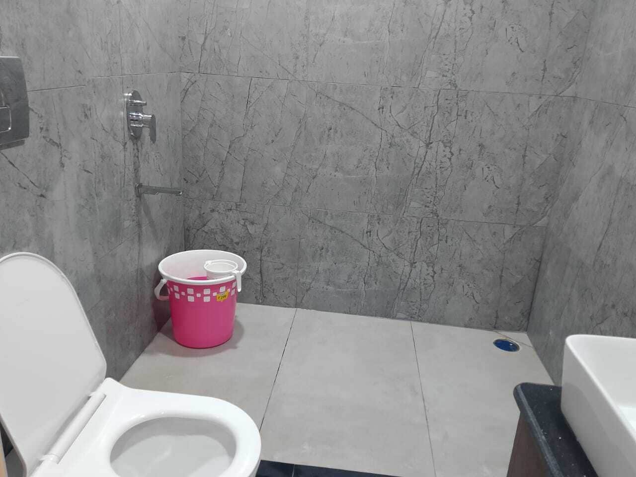 Habitación familiar con 1 cama matrimonial o 2 individuales, balcón | Baño