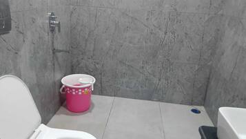 Kamar Double atau Twin Keluarga, balkon | Kamar mandi