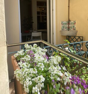 Exterior detail - Spacious apartment on Via Ghibellina with terrace, Santa Croce, Florence (Firenze)