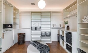 Interior - Hollywood Hills Luxury Home with Spectacular View (Los Angeles)