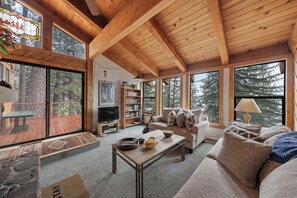 Smart TV, fireplace - Truckee Cabin Steps to Donner Lake w/ Kayaks, Fireplace & Forest Views (Truckee)