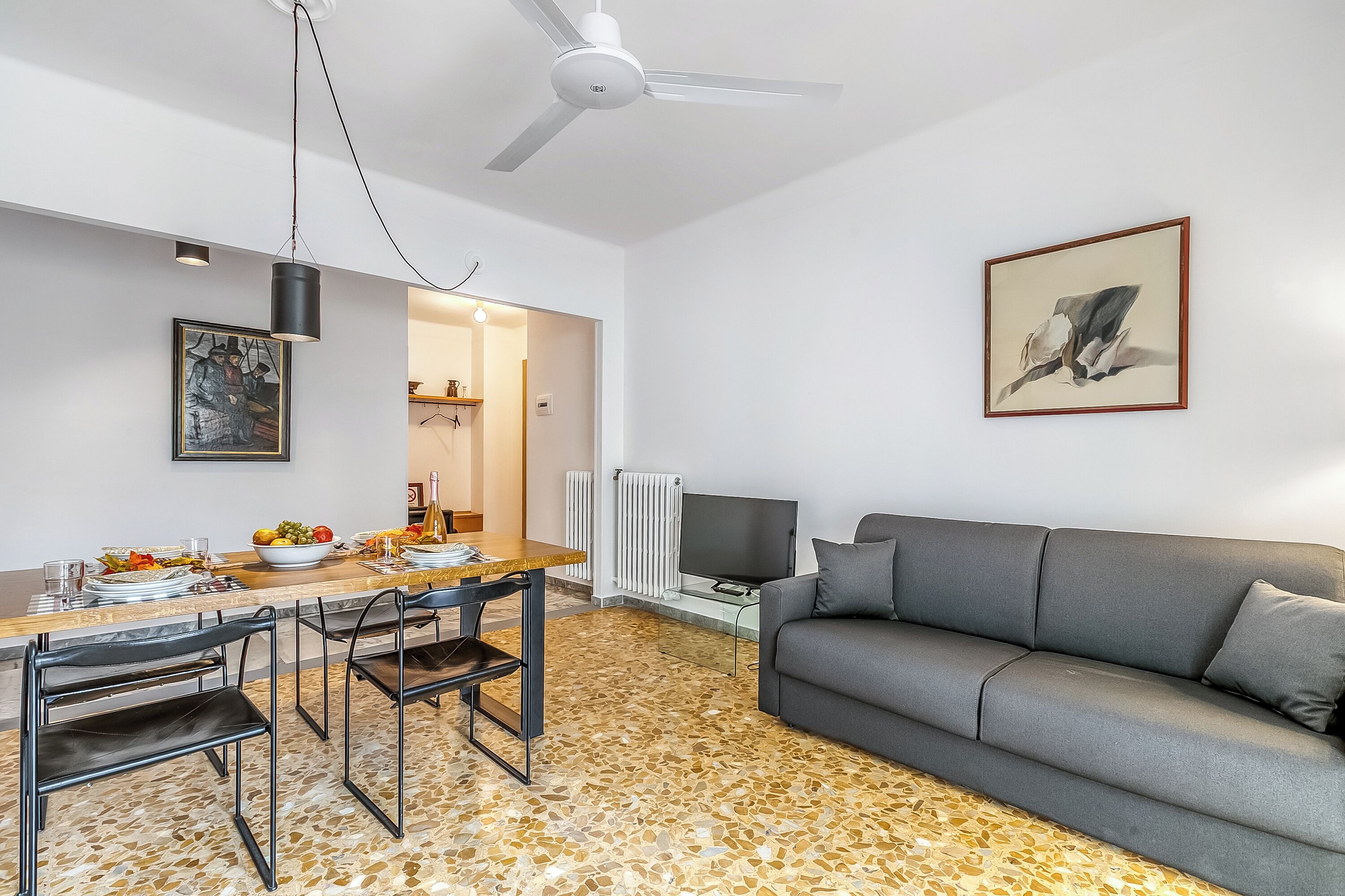 Apartemen Keluarga, beberapa kamar (Penthouse Vista Mare E Monti Centro) | Area keluarga | Televisi 21-inci dengan saluran TV kabel
