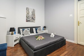 Apartamento conforto, vista para o pátio | Cortinas blackout, ferros/tábuas de passar roupa, berços (sobretaxa)