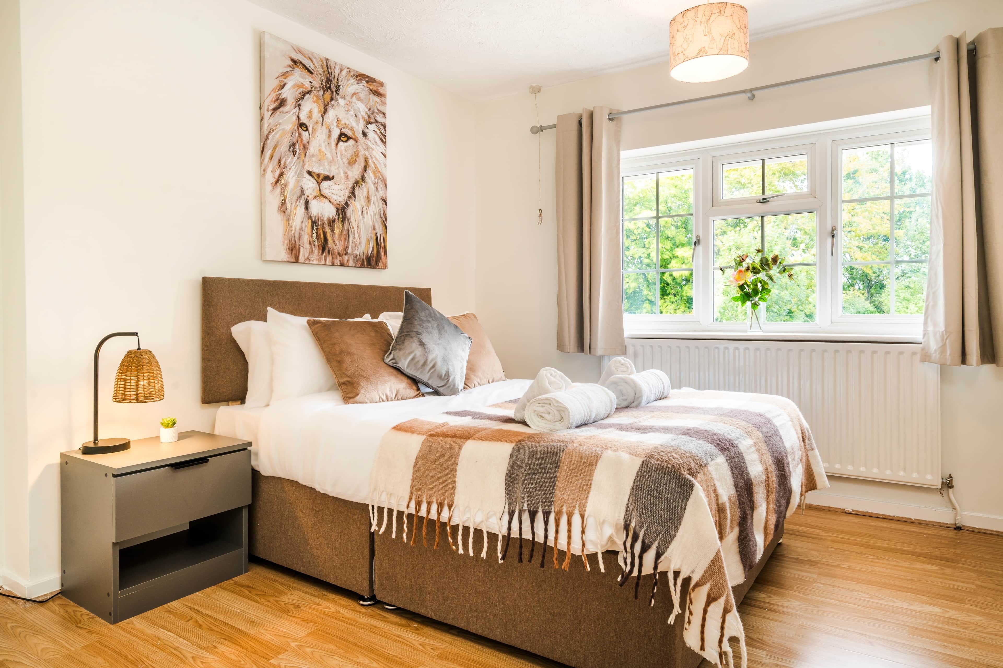 Iron/ironing board, WiFi, bed sheets