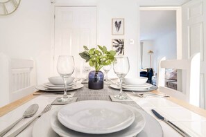 Dining - Hailsham House Modern 2BR with Free W-IFI (Hailsham)