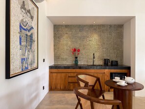 One Bedroom Maharaja | Living area | 32-inch LED TV with satellite channels, pay movies - Le Sunset by Nakula (Ubud)