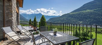 Apartment in a fantastic location surrounded by greenery on our organic apple farm