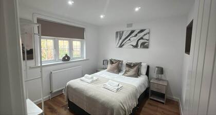 Woodfield Cottage, 3BR, Free Wifi, parking, Close to Gatwick