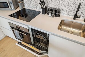 Private kitchen - Luxury Apartment in Brentford (Greater London)