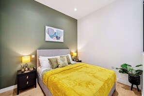 Skrivebord, strykejern/-brett og wi-fi (inkludert)