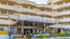 A hotel named 'Benal Beach' with a modern facade, multiple balconies, and a car parked in front. - Vacation Home 'Relax Beach' with Shared Pool, Wi-Fi, and Air Conditioning (Benalmádena)