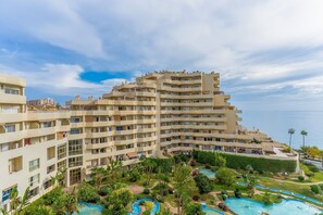 Exterior - Holiday Home 'Francysara' with Shared Pool, Wi-Fi & Air Conditioning (Benalmádena)