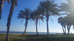 On the beach - Apartment 'Santi' with Shared Pool, Wi-Fi and Air Conditioning (Benalmádena)