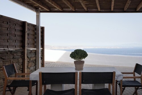 Azure 2, Morfes Luxury Apartments