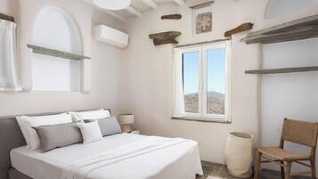 Iron/ironing board, travel cot, free WiFi, bed sheets