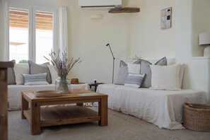 مكواة/لوح كي وسرير سفر وواي فاي مجانًا وملاءات أسرّة