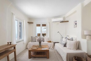 Interior - Blue 2, Morfes Luxury Apartments (Tinos)